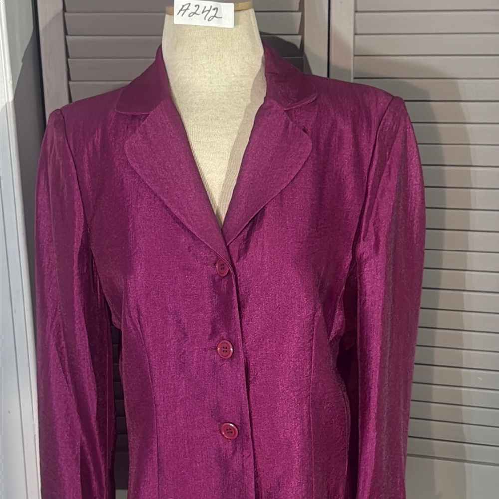 Elegant Women's Purple Blazer - Picture 3 of 10